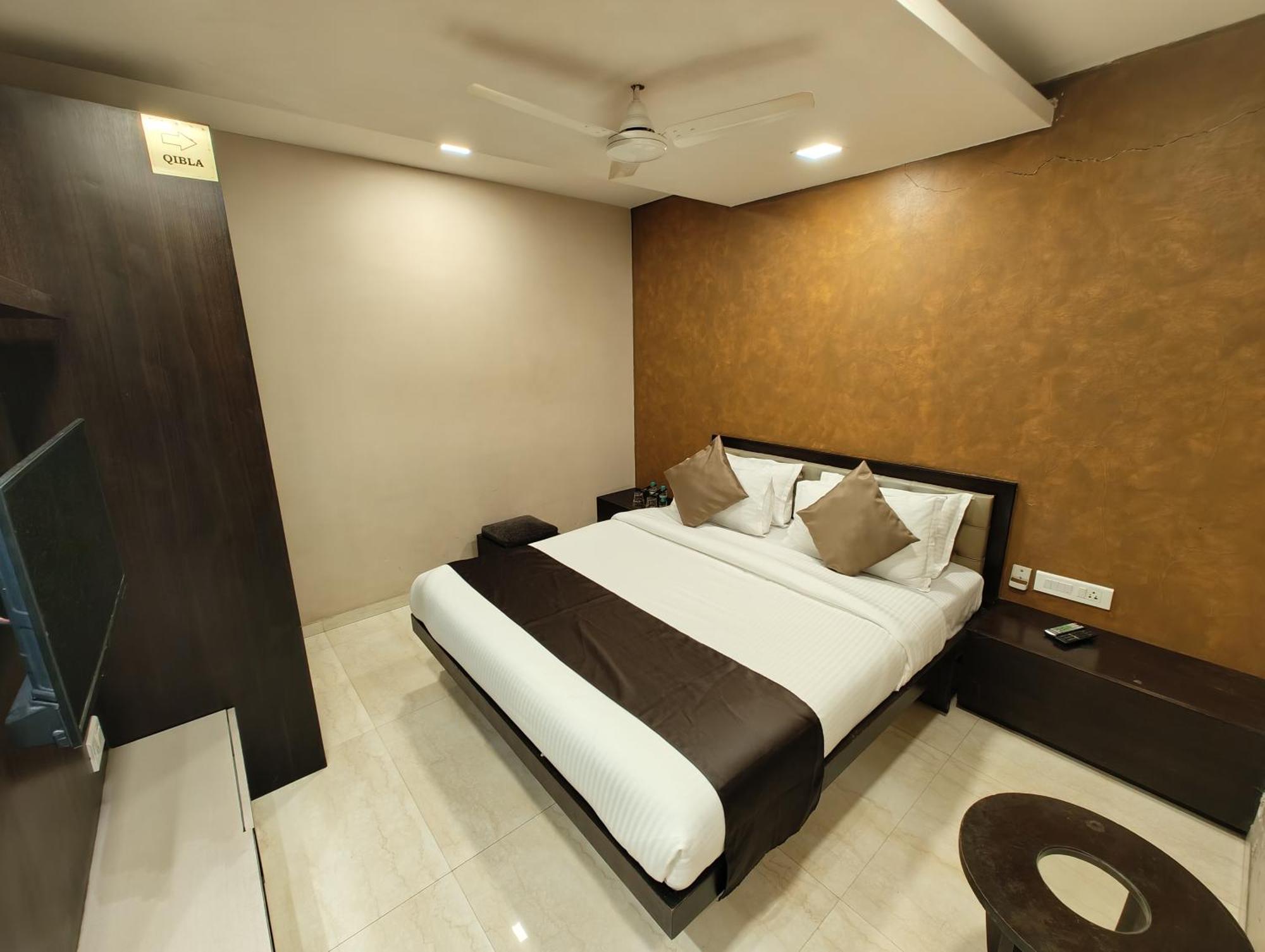 The Majlis Hotel - Colaba Mumbai Ngoại thất bức ảnh