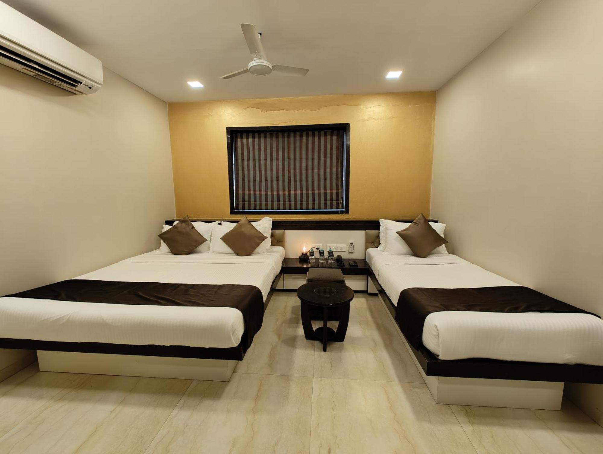 The Majlis Hotel - Colaba Mumbai Ngoại thất bức ảnh