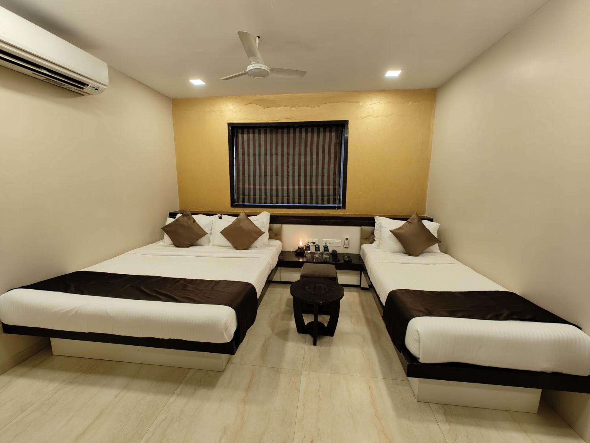 The Majlis Hotel - Colaba Mumbai Ngoại thất bức ảnh