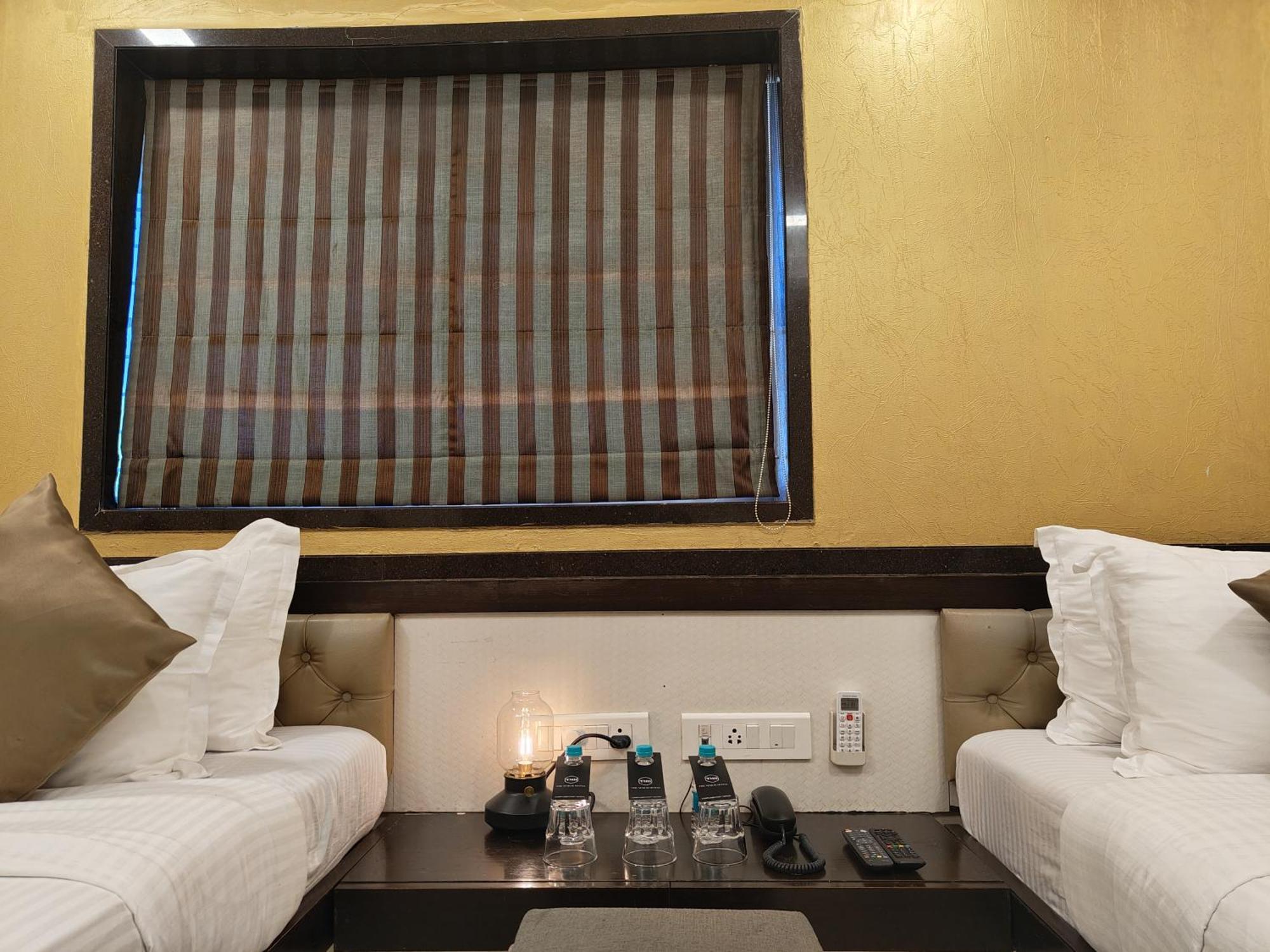 The Majlis Hotel - Colaba Mumbai Ngoại thất bức ảnh