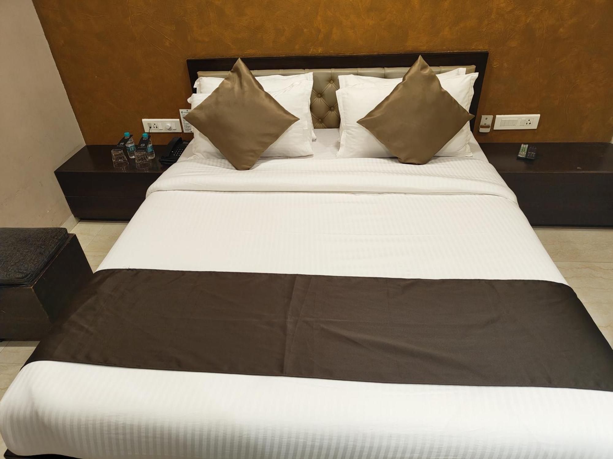 The Majlis Hotel - Colaba Mumbai Ngoại thất bức ảnh
