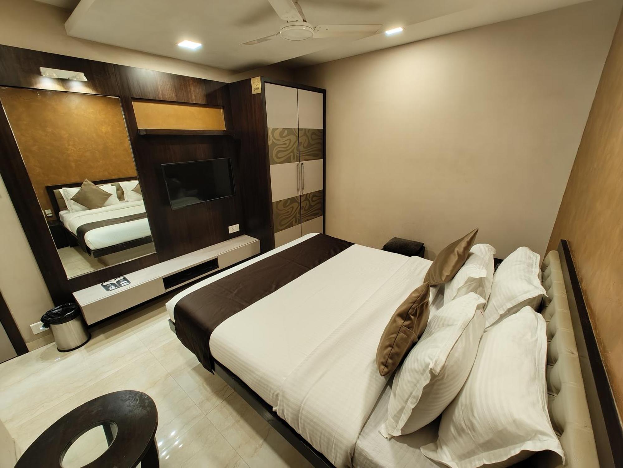 The Majlis Hotel - Colaba Mumbai Ngoại thất bức ảnh