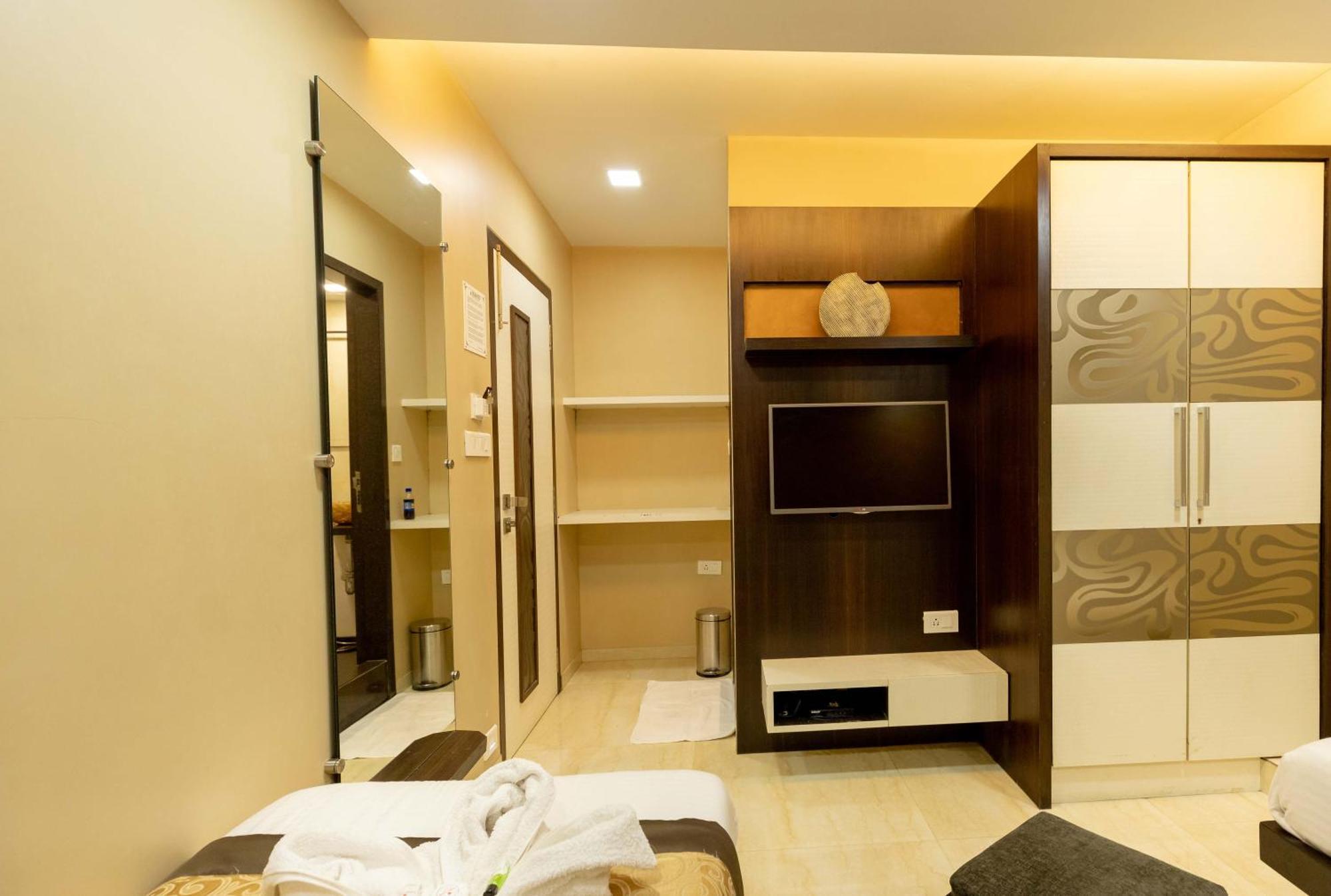 The Majlis Hotel - Colaba Mumbai Ngoại thất bức ảnh