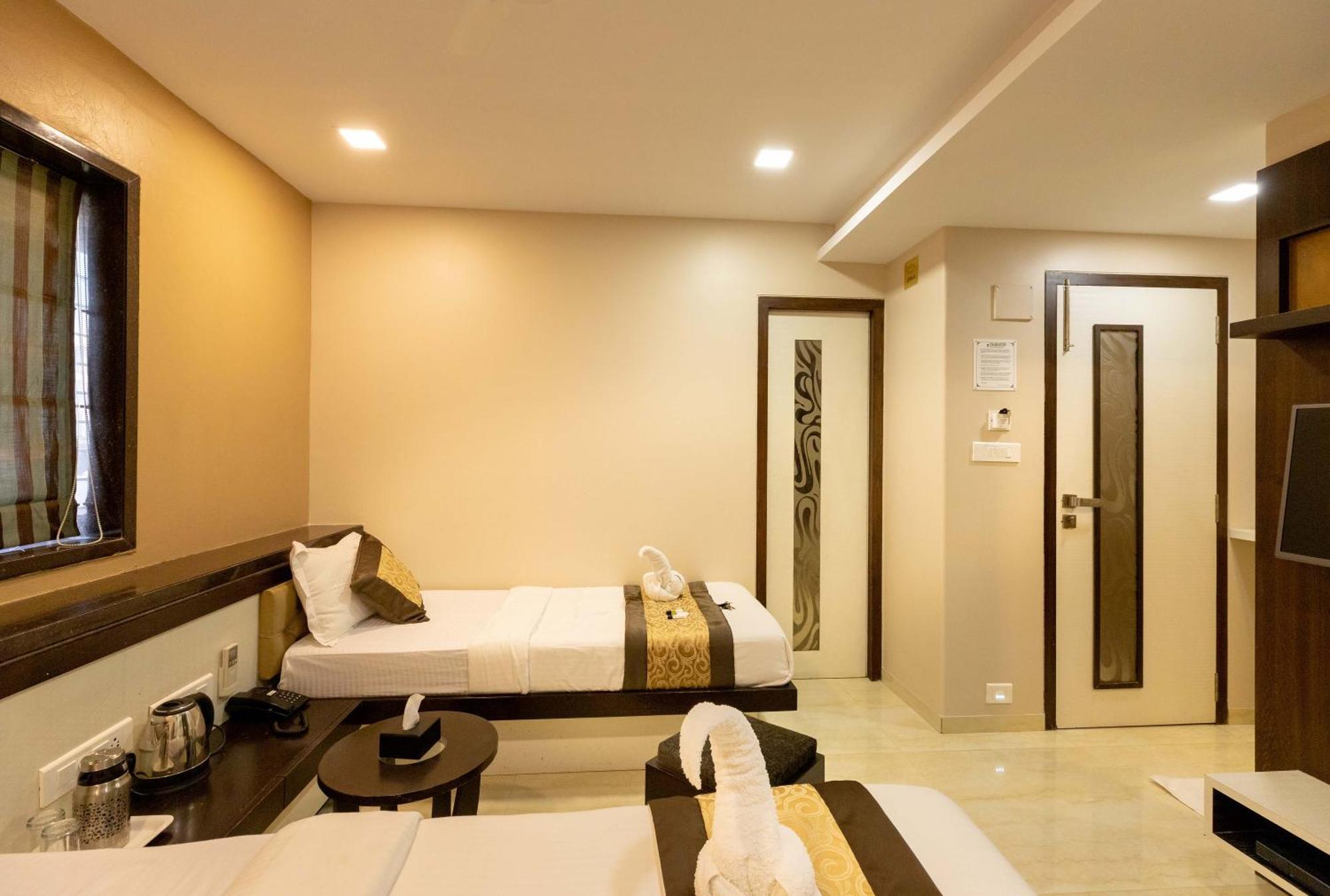 The Majlis Hotel - Colaba Mumbai Ngoại thất bức ảnh
